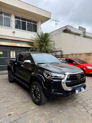 TOYOTA HILUX 2.8 D-4D TURBO DIESEL CD SRX PLUS 4X4 AUTOMÁTICO TOYOTA HILUX 2.8 D-4D TURBO DIESEL CD SRX PLUS 4X4 AUTOMÁTICO